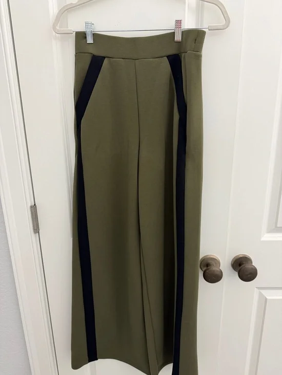 Olive Green Full-Zip Jacket and wide leg pants with Black Accents - Picture 4 of 6
